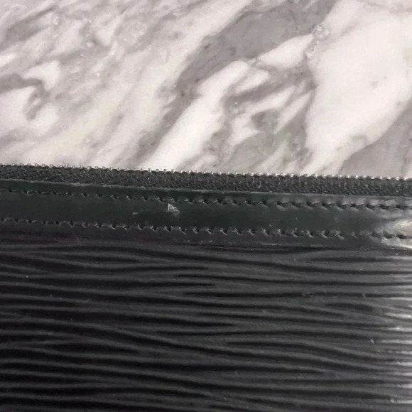 Louis Vuitton Black Card Holder with Chain - Pre Loved - Picture 4 of 5